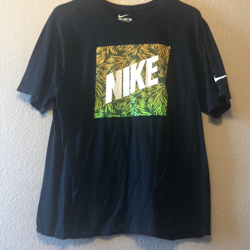 nike box logo tee